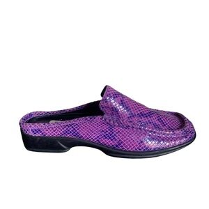 100% leather Purple Alligator design   Women's Mules 6